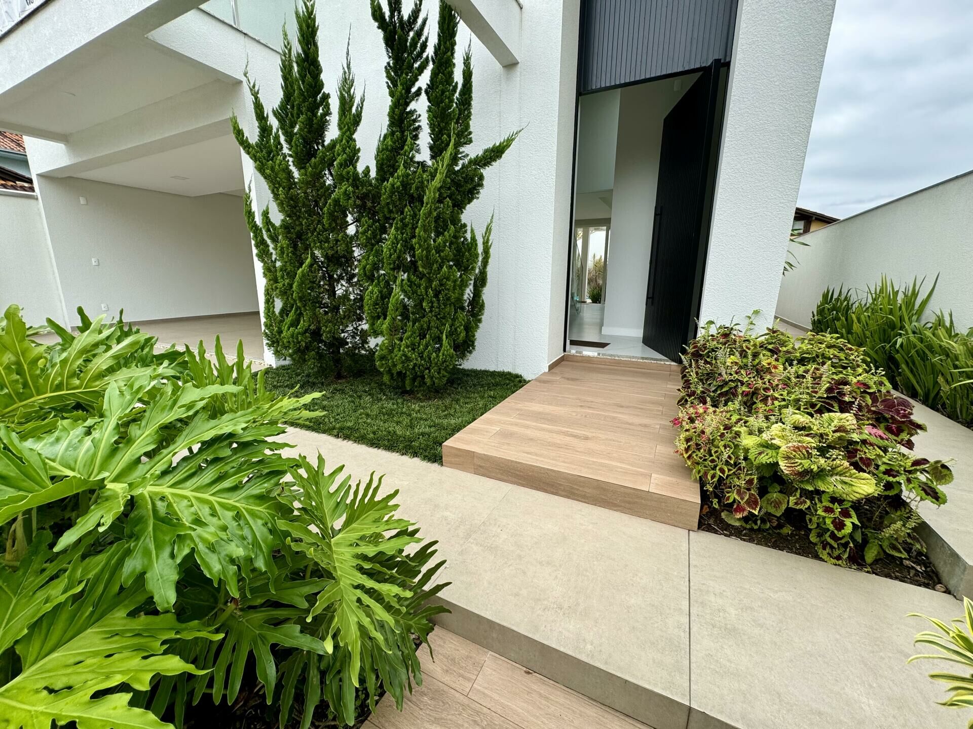 Imagem do Casa nova com 03 suítes e piscina no Champagnat no bairro Amizade